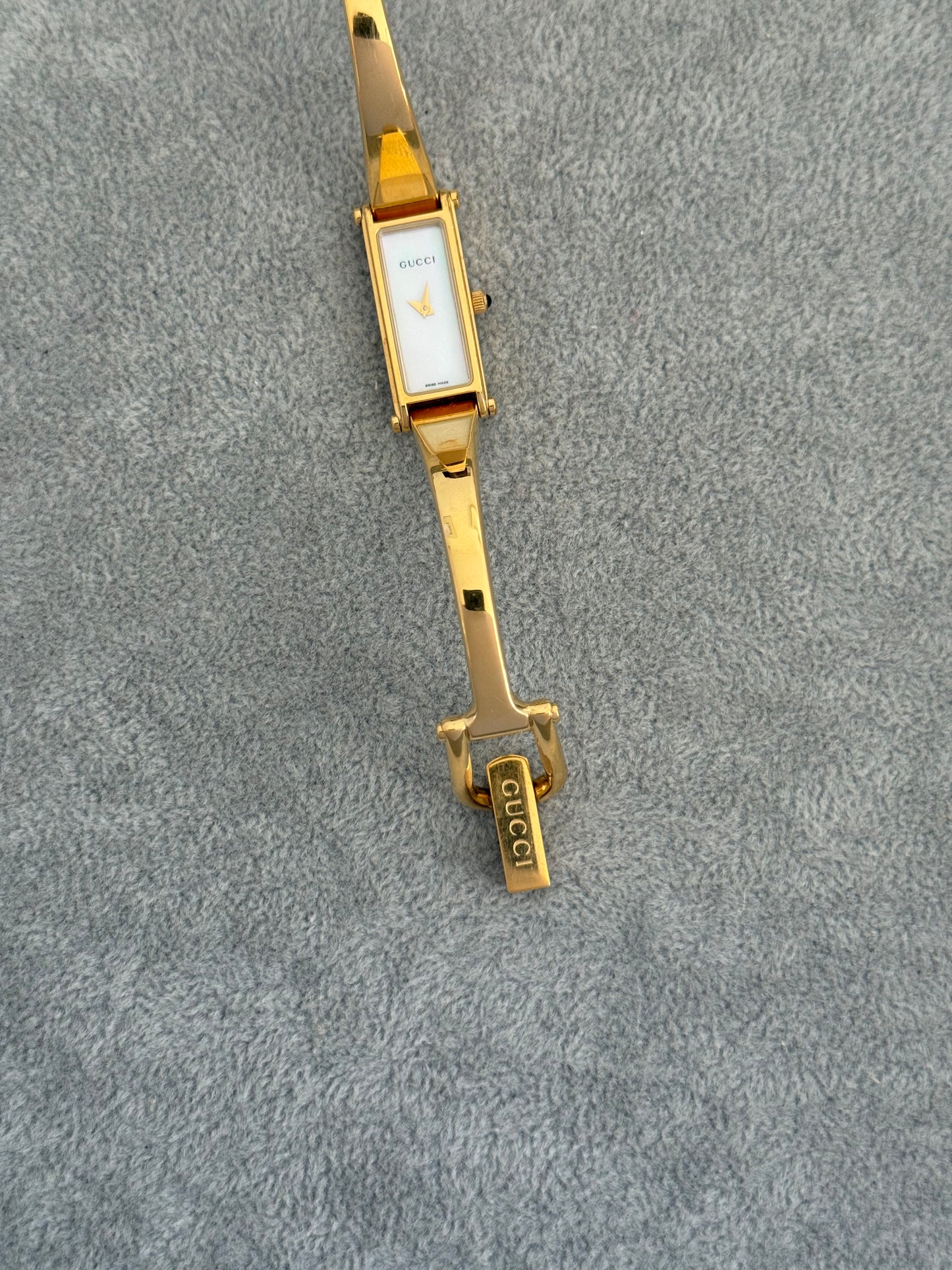 Pristine Mother Of Pearl Vintage 1500L Gucci Watch