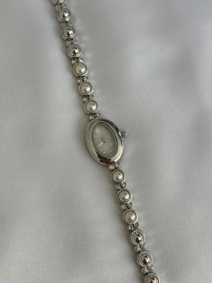 Montre vintage en argent avec perles