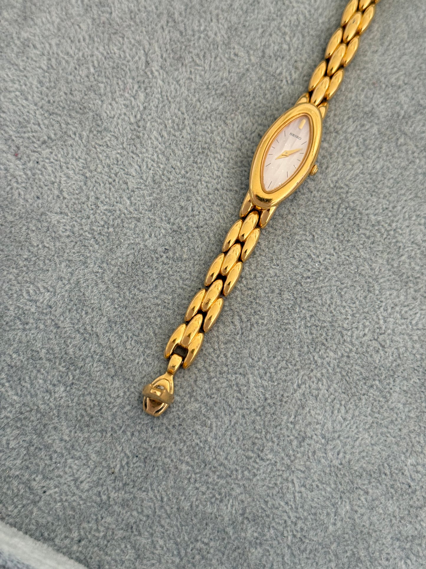 Rare Vintage Mother of Pearl Seiko Watch SE20-7201