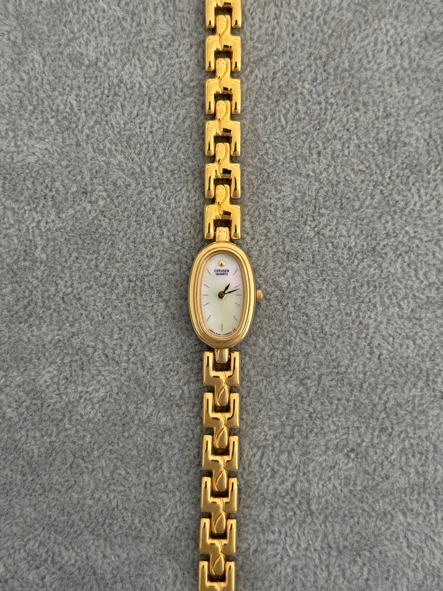 Cute Vintage Mother of Pearl Citizen Watch