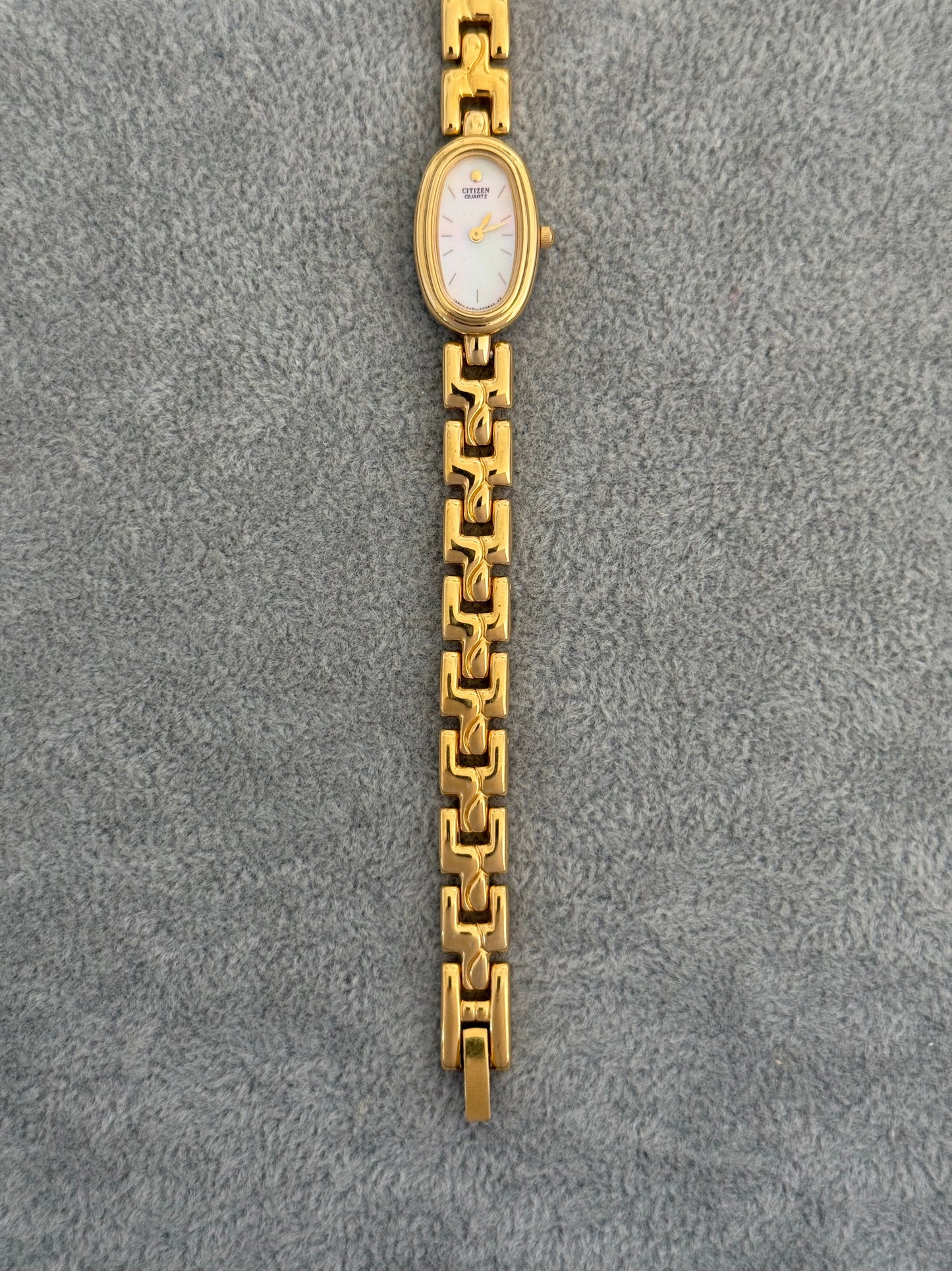 Cute Vintage Mother of Pearl Citizen Watch