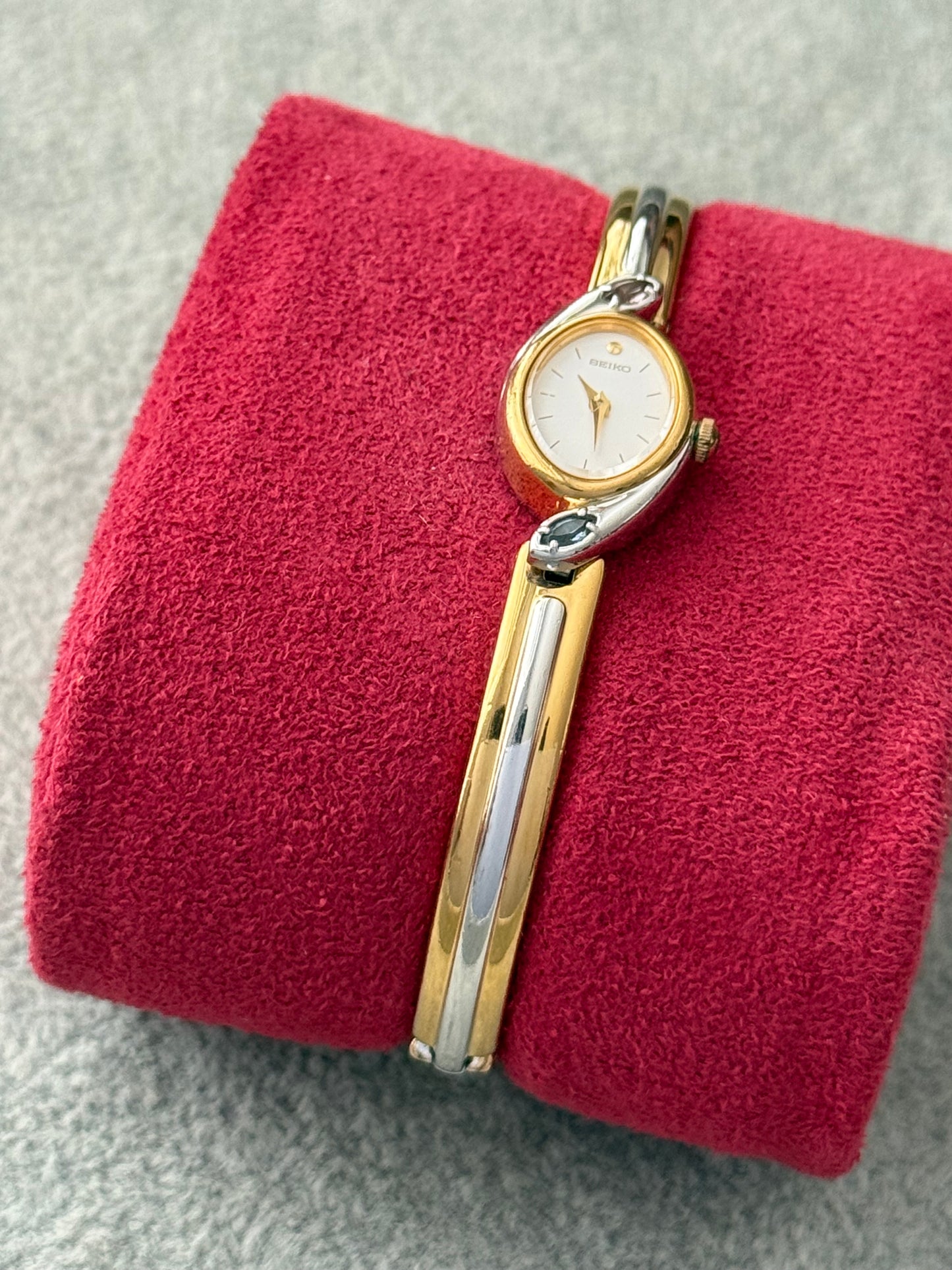 Vintage 1988 Two-Tone Gem Seiko Watch 1E20-6230