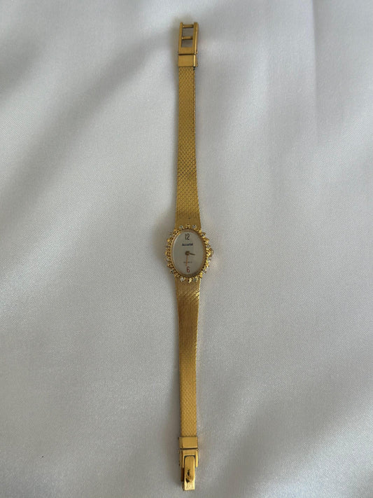 Montre à lunette diamantée vintage